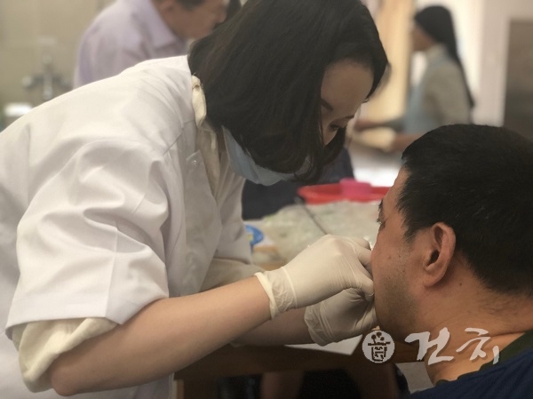 단국대학교 치과병원이 논산시 성모의 마을에서 구강검진 및 치과진료봉사를 진행했다.